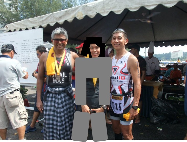 We're just triathletes. Sports for all. :p Frm left: Sofian, missjewelz and incrediPaul. Sarong tribute for the late Ngae.